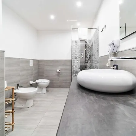 Dante 138 Class & * Bari