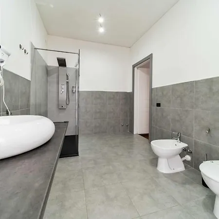 Dante 138 Class & * Bari