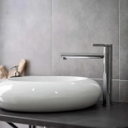 Dante 138 Class & * Bari